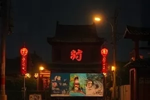 《雾里灯塔》封面：海雾中的灯塔光束
